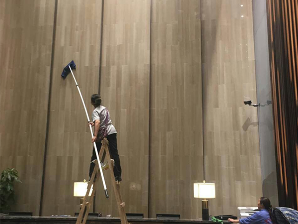 商場內(nèi)部墻面石材護理 